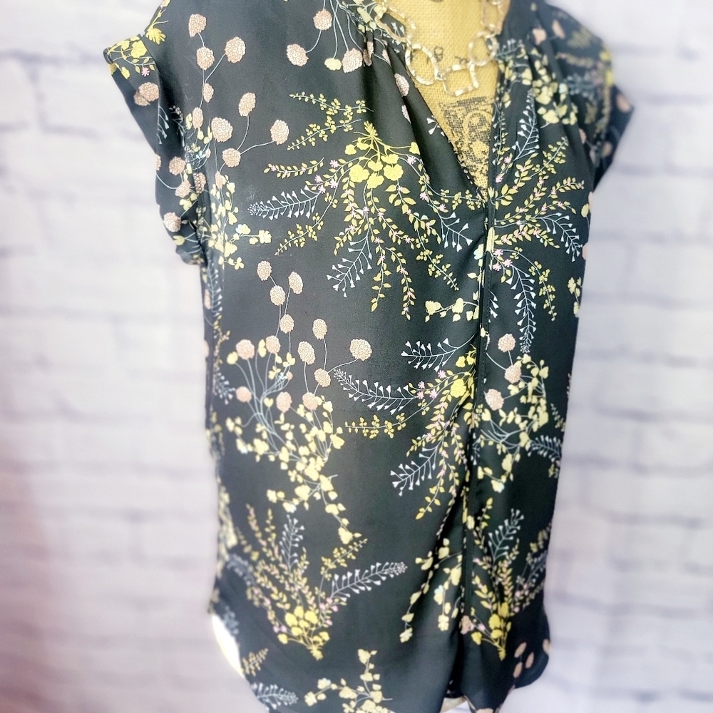Philosophy Republic v-neck Black floral shirt blouse cap sleeve size s clothing!